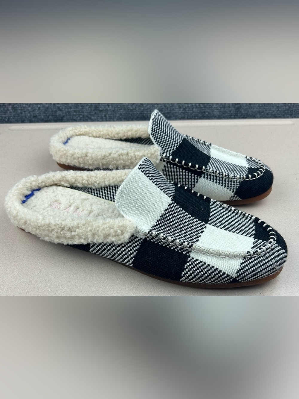 Rothy's Women's Black and White Buffalo Ceck Sherpa-Trim Slip-On Slippers Size 8